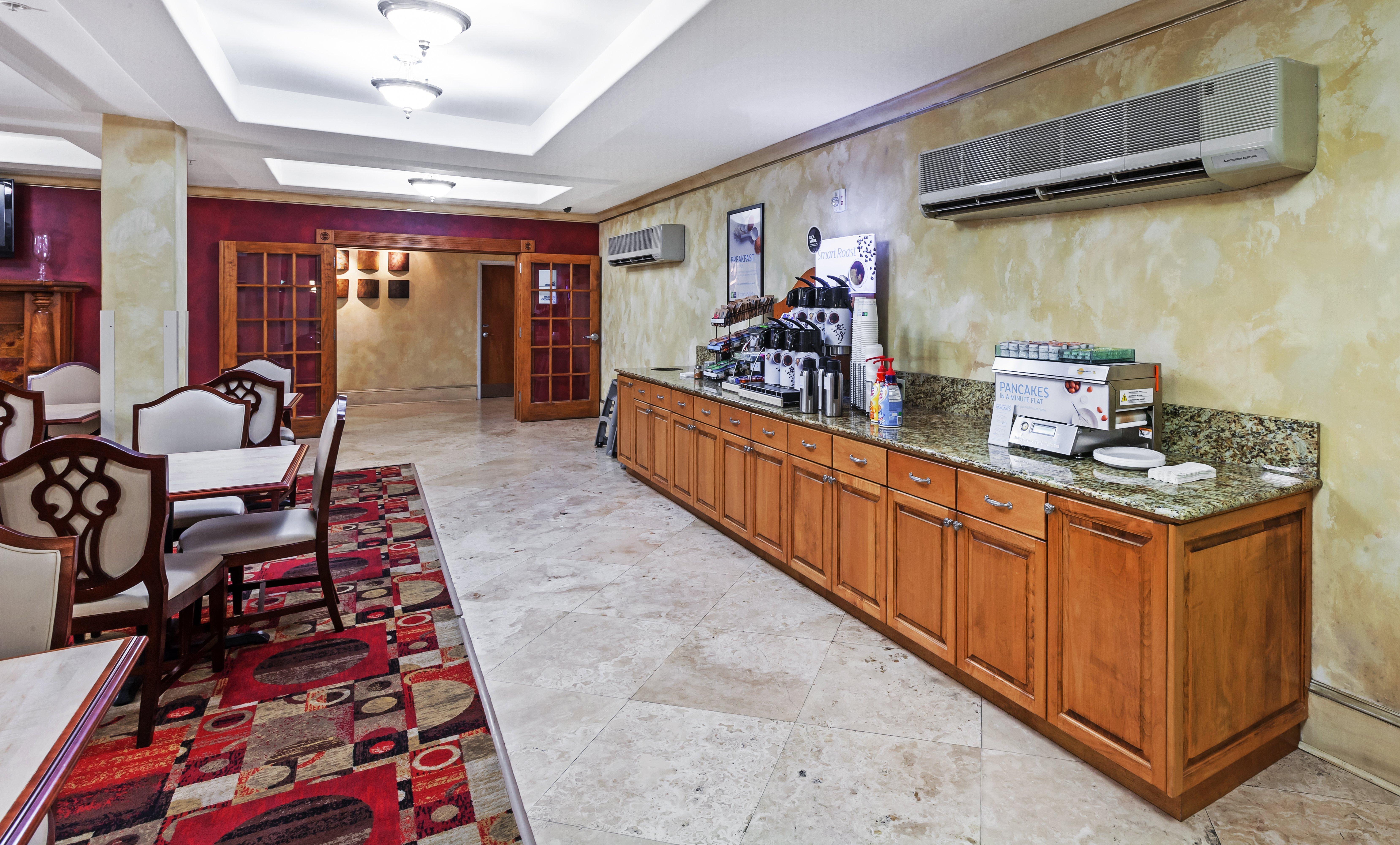 Holiday Inn Express & Suites Lafayette South By Ihg Exterior foto