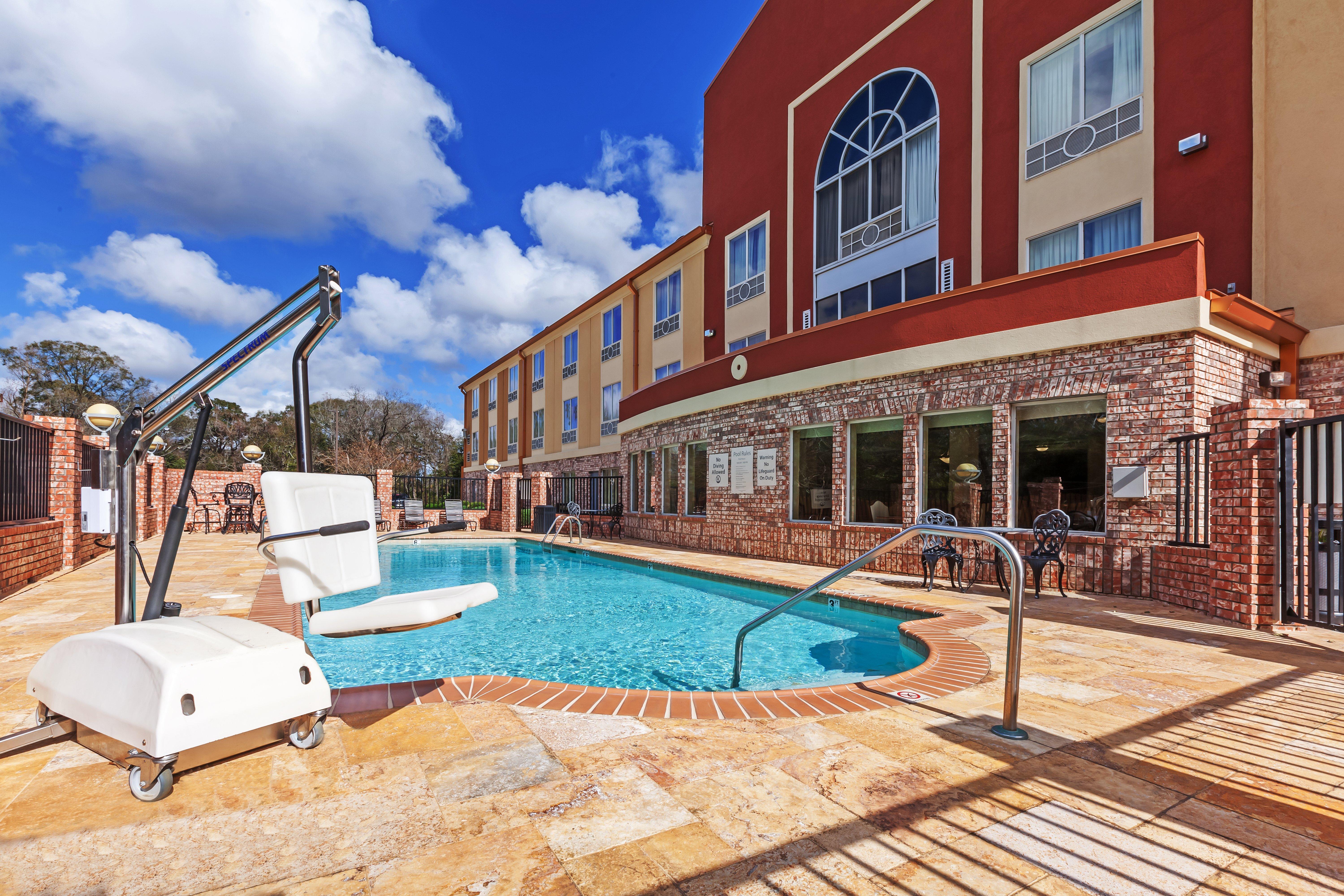 Holiday Inn Express & Suites Lafayette South By Ihg Exterior foto